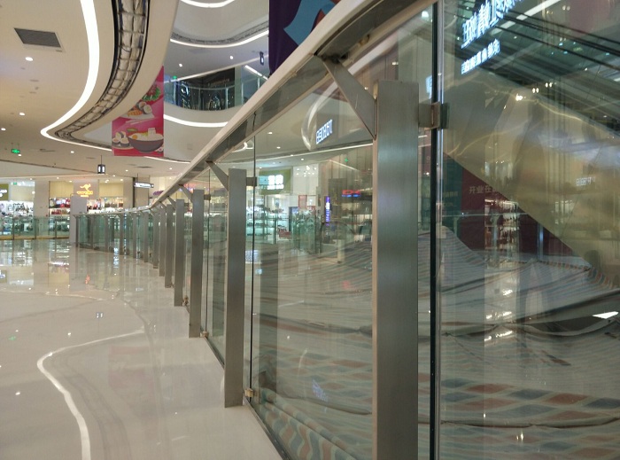 1577499773902683.jpg 不銹鋼立柱欄桿2.jpg