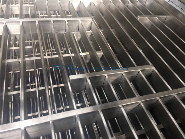 管材不銹鋼屏風(fēng) 管材不銹鋼屏風(fēng)